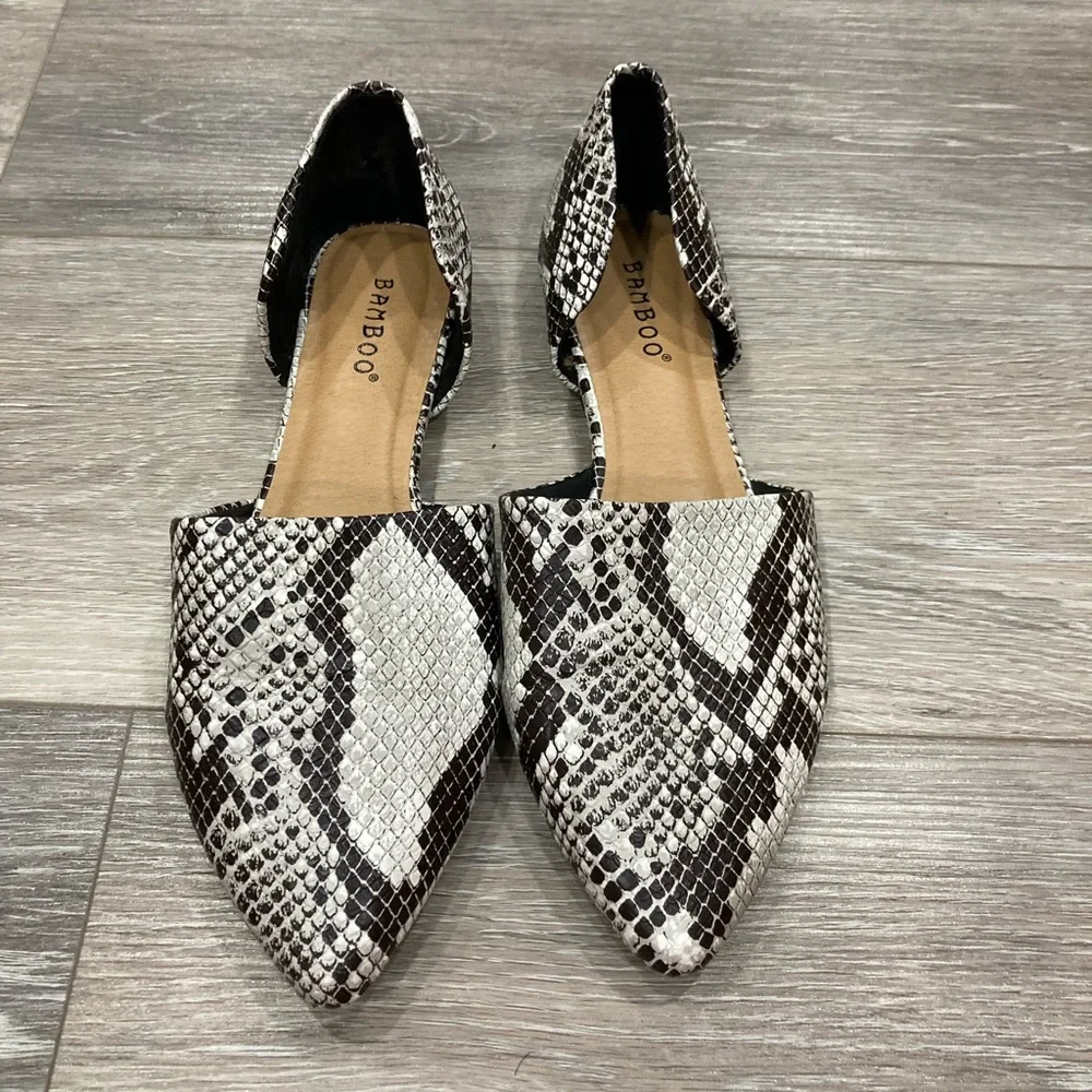 Bamboo Faux Snake Skin Pointed Toed Flats Size 7 Slide on Closed Toe